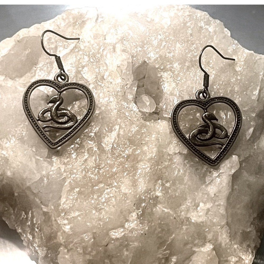 Year Of The Snake Chinese Zodiac Bronze Rustic Boho Heart Dangle Earrings -New - Picture 1 of 5
